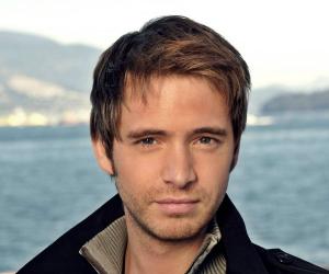 Aaron Stanford Birthday, Height and zodiac sign