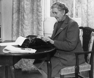 Agatha Christie Birthday, Height and zodiac sign Agatha Christie Birthday, Height and zodiac sign