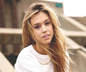 Alexis Ren Birthday, Height and zodiac sign