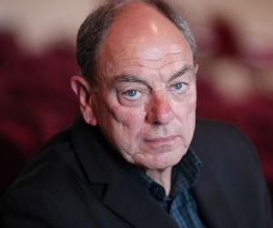 Alun Armstrong Birthday, Height and zodiac sign