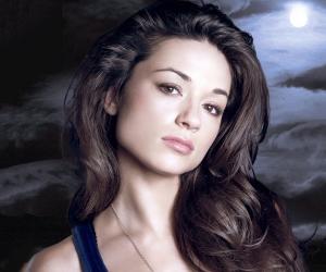 Crystal Reed Birthday, Height and zodiac sign