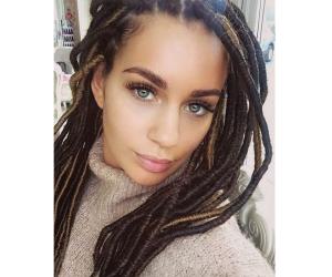 Holly Peers Birthday, Height and zodiac sign Holly Peers Birthday, Height and zodiac sign