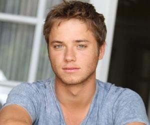 Jeremy Sumpter Birthday, Height and zodiac sign