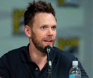 Joel McHale Birthday, Height and zodiac sign