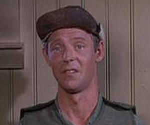 Larry Hovis Birthday, Height and zodiac sign