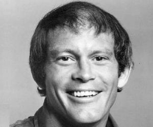 Max Gail Birthday, Height and zodiac sign