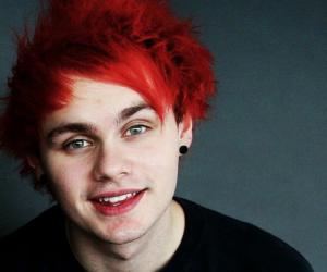 Michael Clifford Birthday, Height and zodiac sign