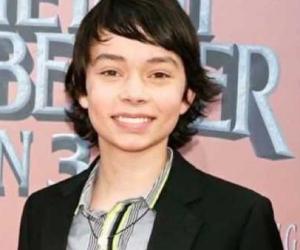 Noah Ringer Birthday, Height and zodiac sign