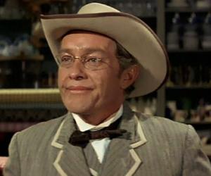 Strother Martin Birthday, Height and zodiac sign