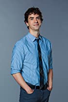 Hamish Linklater Birthday, Height and zodiac sign
