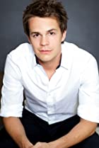 Johnny Simmons Birthday, Height and zodiac sign
