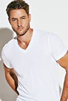 Justin Hartley Birthday, Height and zodiac sign