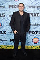 Max Adler Birthday, Height and zodiac sign