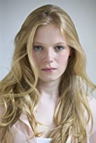 Emma Bell Birthday, Height and zodiac sign