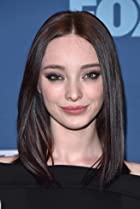 Emma Dumont Birthday, Height and zodiac sign