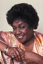 Isabel Sanford Birthday, Height and zodiac sign