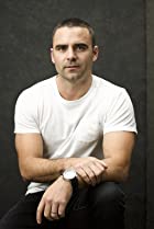 Dustin Clare Birthday, Height and zodiac sign