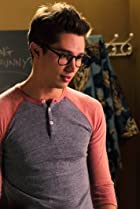 Joe Dinicol Birthday, Height and zodiac sign